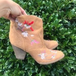 Diba Embroidered Flower Tan Booties 8.5 SALE‼️